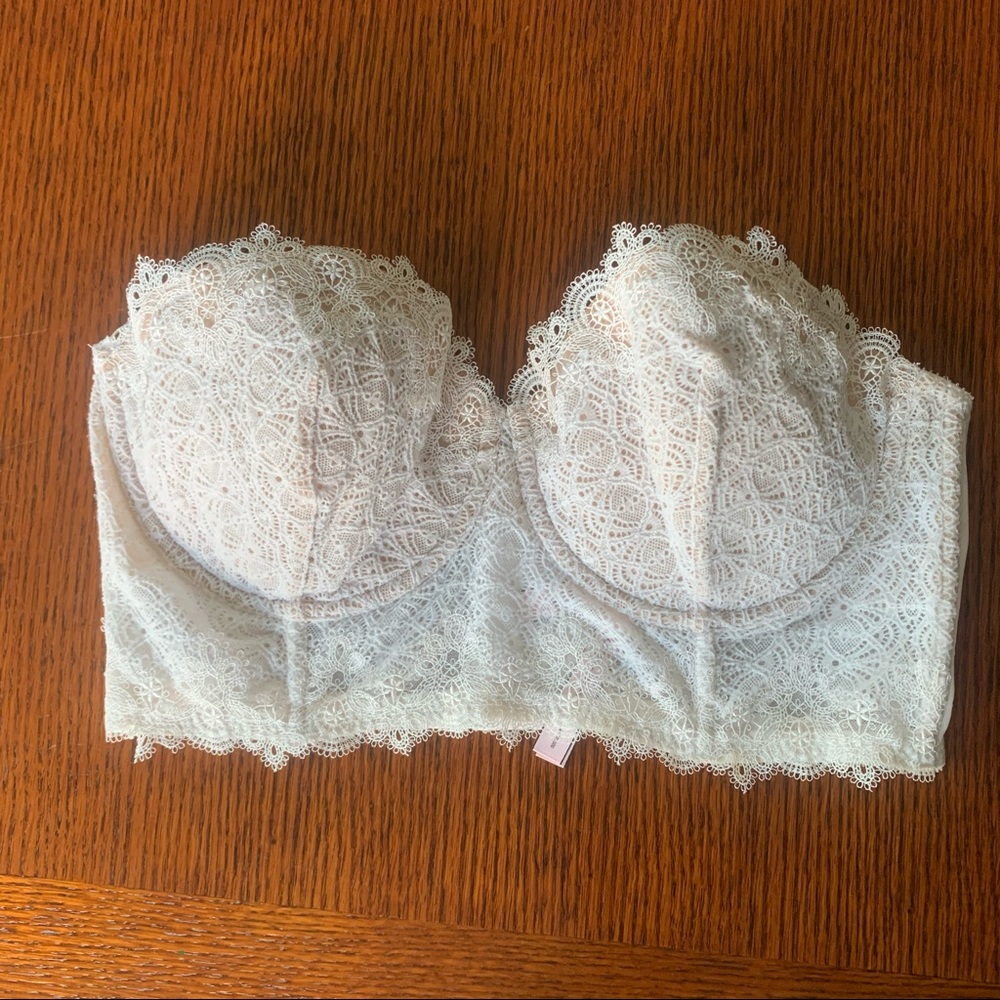 Strapless lace bra